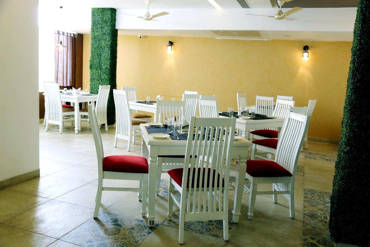 Amber Castle Hotel Hassan Exterior photo